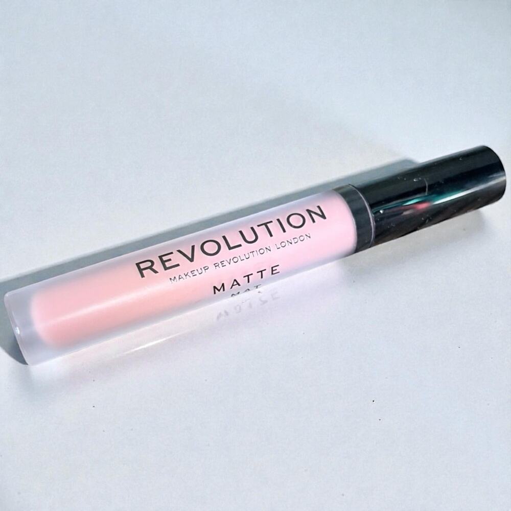 Makeup Revolution Matte Lip -Matte Crush 111 New
